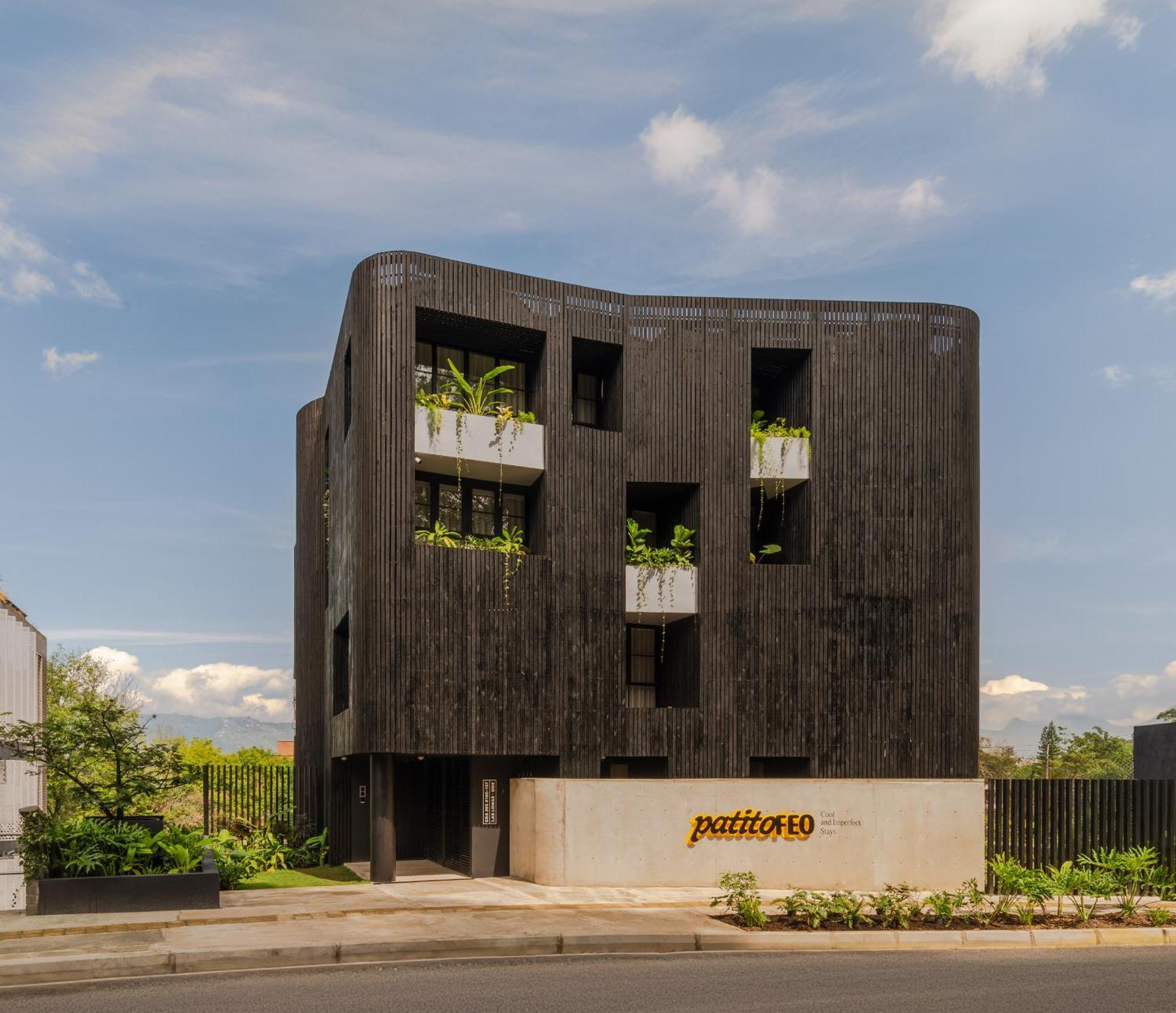 Apartment Patito Feo - Poblado Medellin Exterior photo